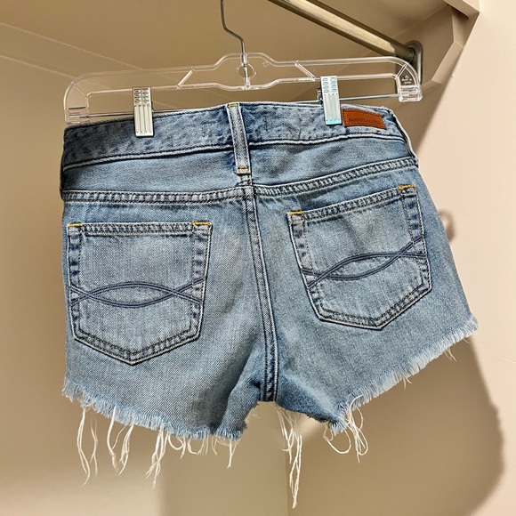 Abercrombie Low Rise Denim Shorts - Picture 2 of 6